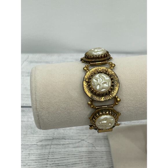Gorgeous Coutour Vintage Mobe Faux Pearl Chunky Gold tone  Gorgeous Coutour Vintage Mobe Faux Pearl Chunky Gold‎ tone Bracelet 7 inch